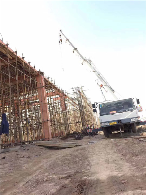 青山湖区吊车作业的安全注意事项有哪些？