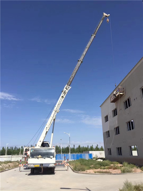 青山湖区“轻装强干”—— 吊车的 “轻量化臂架” 技术